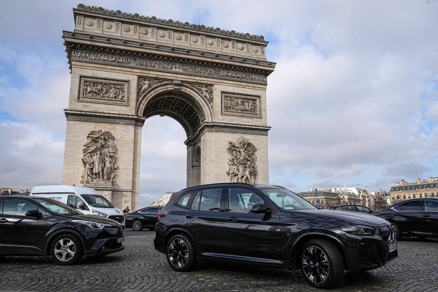 Seit Jahren kämpft die Pariser Stadtverwaltung für eine Verkehrswende und weniger Autoverkehr - nun sind SUV von einer drastischen Entscheidung betroffen.