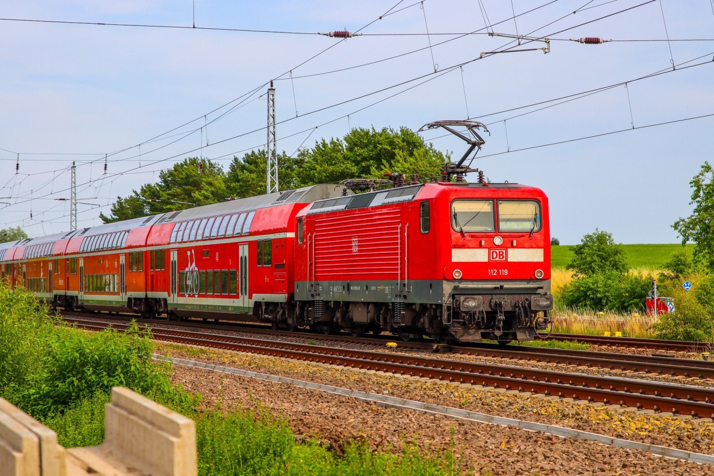 Ein Baby ist samt Kinderwagen für kurze Zeit alleine im Zug unterwegs gewesen.