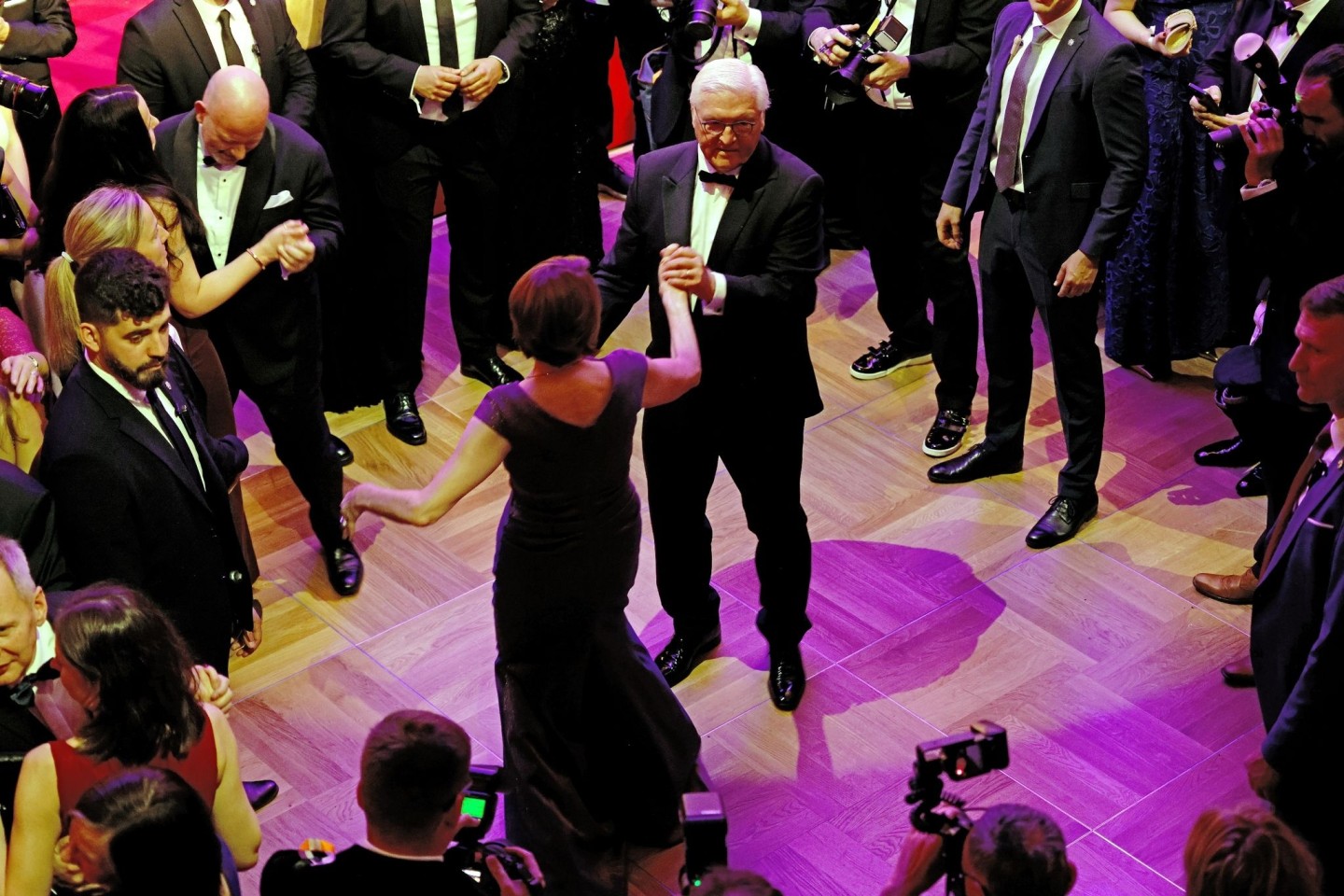 Eröffnungstanz auf dem Bundespresseball: Bundespräsident Frank-Walter Steinmeier und Elke Büdenbender.