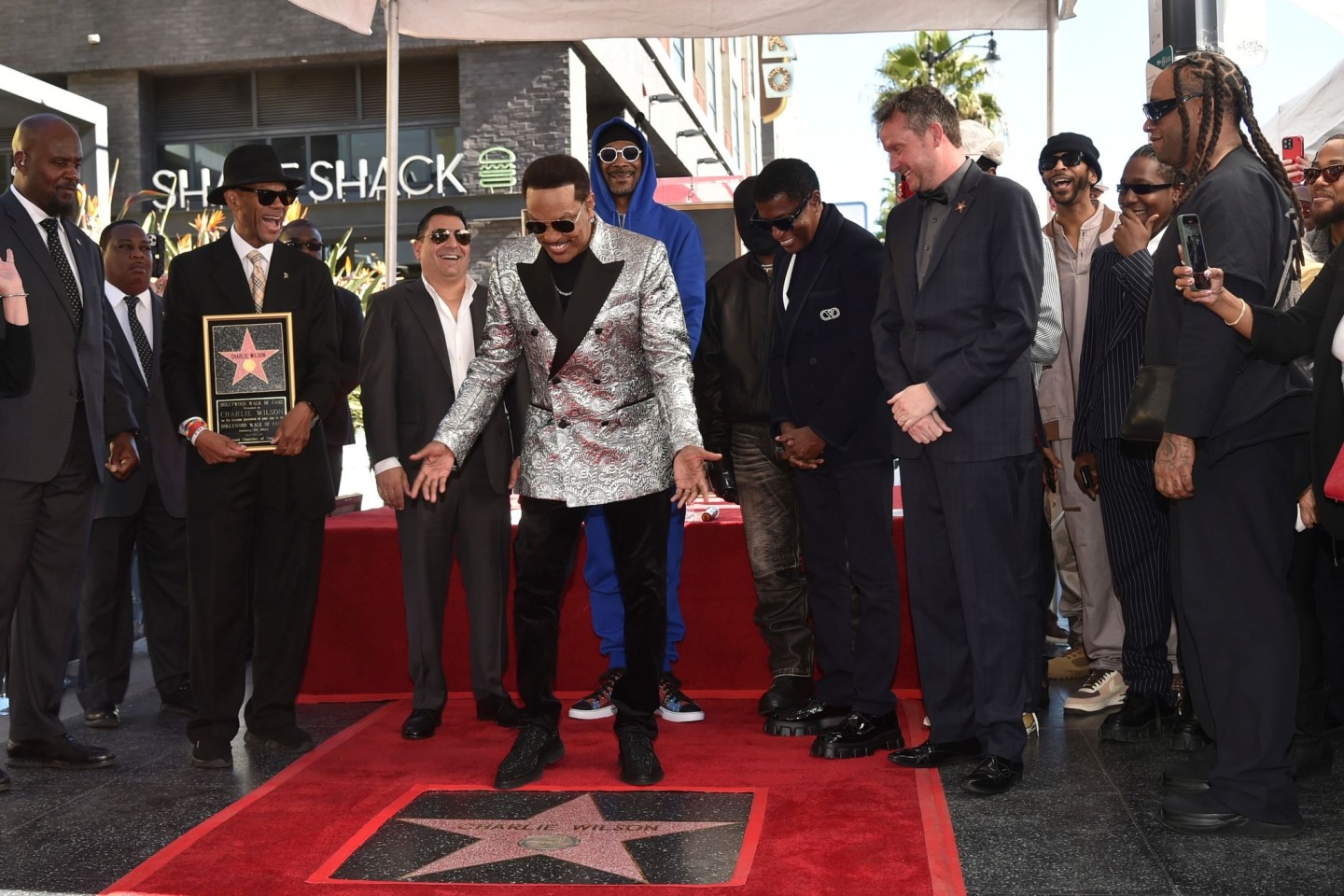 Charlie Wilson (vorne) war schon viele Male für den Grammy nominiert - nun bekommt er einen eigenen Stern in Hollywood.