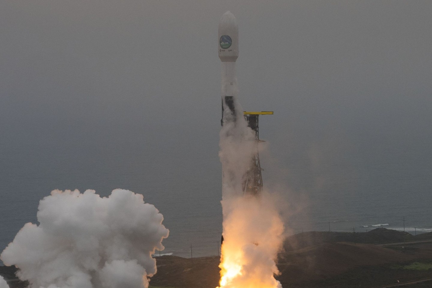 Eine Falcon-9-Rakete des US-Raumfahrtkonzerns SpaceX hebt mit dem Erdbeobachtungssatelliten «Earthcare» an Bord ab.