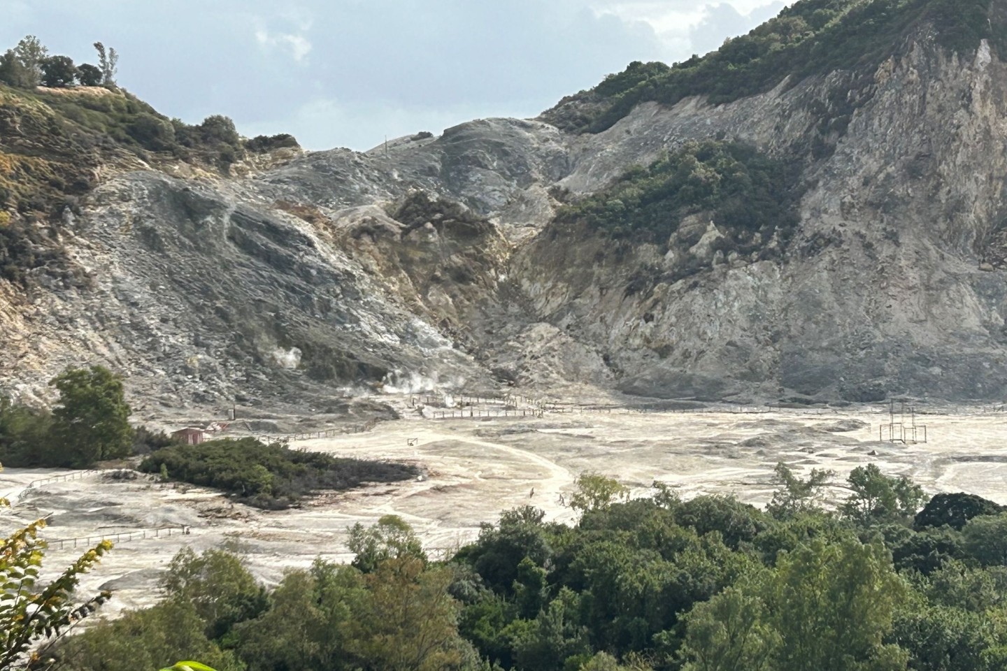 Das Vulkanfeld Solfatara im Westen der italienischen Millionenmetropole Neapel wird immer wieder von Erdbeben erschüttert.