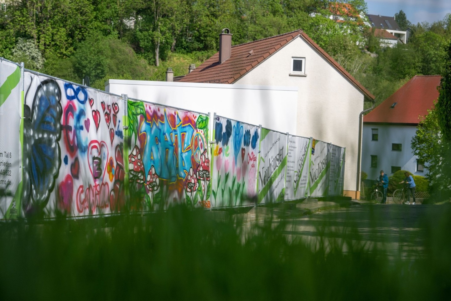 Hier stand einst eine Flüchtlingsunterkunft. Vor dieser soll ein Asylbewerber aus Eritrea zwei Mädchen mit einem Messer attackiert haben.