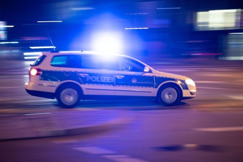 Polizei: Frau auf Straße von Ex-Ehemann erstochen