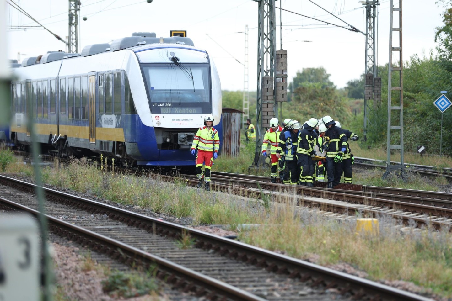 Mehrere Menschen wurden bei einem Zugunfall am Niederrhein verletzt.