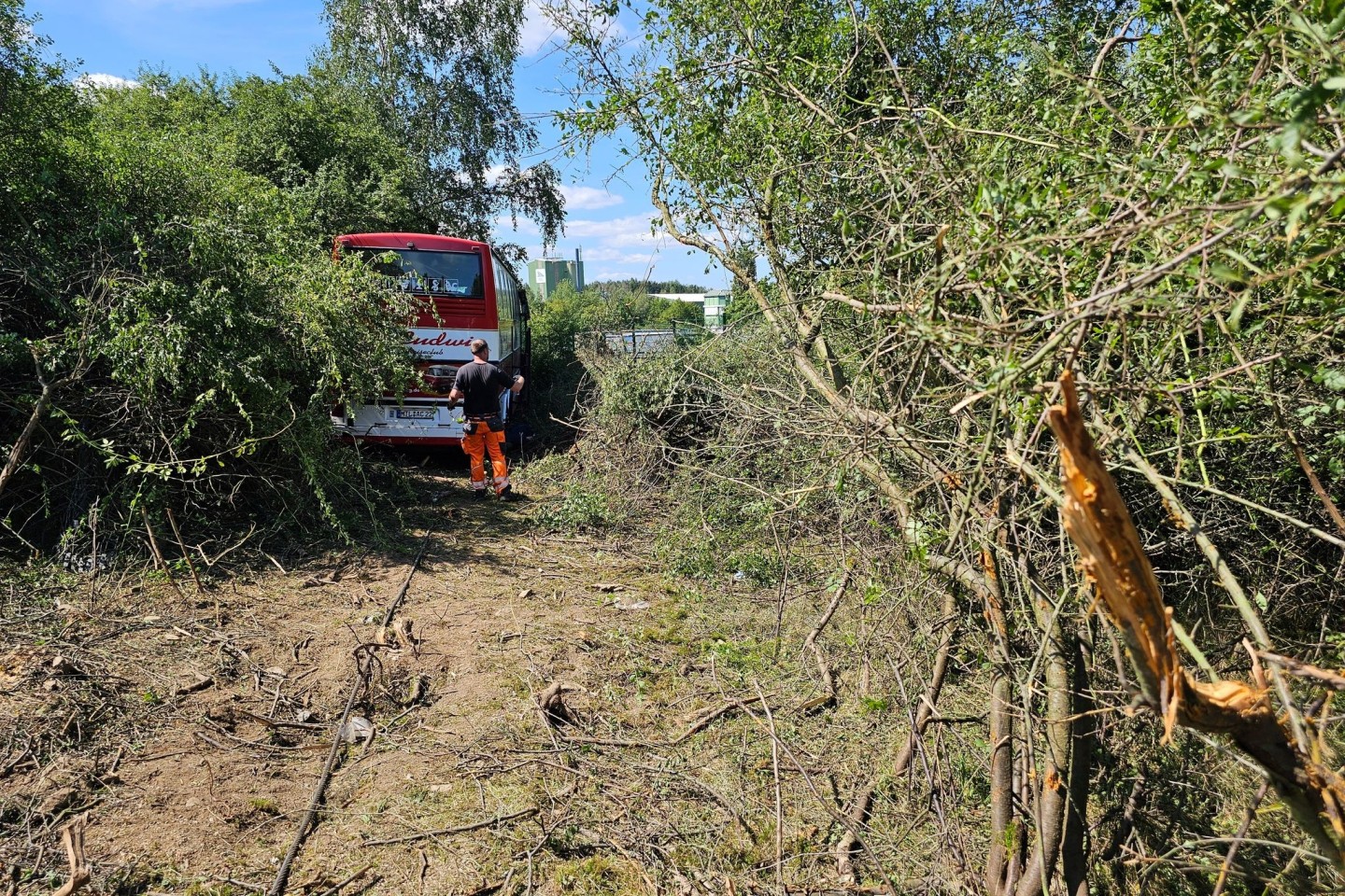 Sieben Verletzte nach Unfall eines Reisebusses auf der A72.