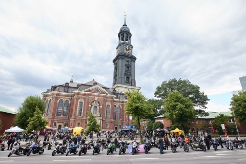 Tausende Biker beim Motorrad-Gottesdienst 
