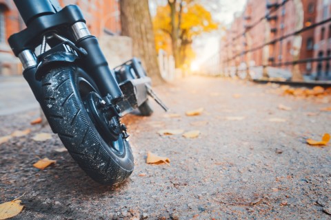 E-Scooter vor Schule entwendet